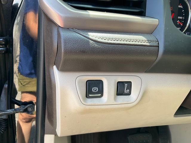Used 2017 GMC Acadia Denali w/ Technology Package FWD image 10