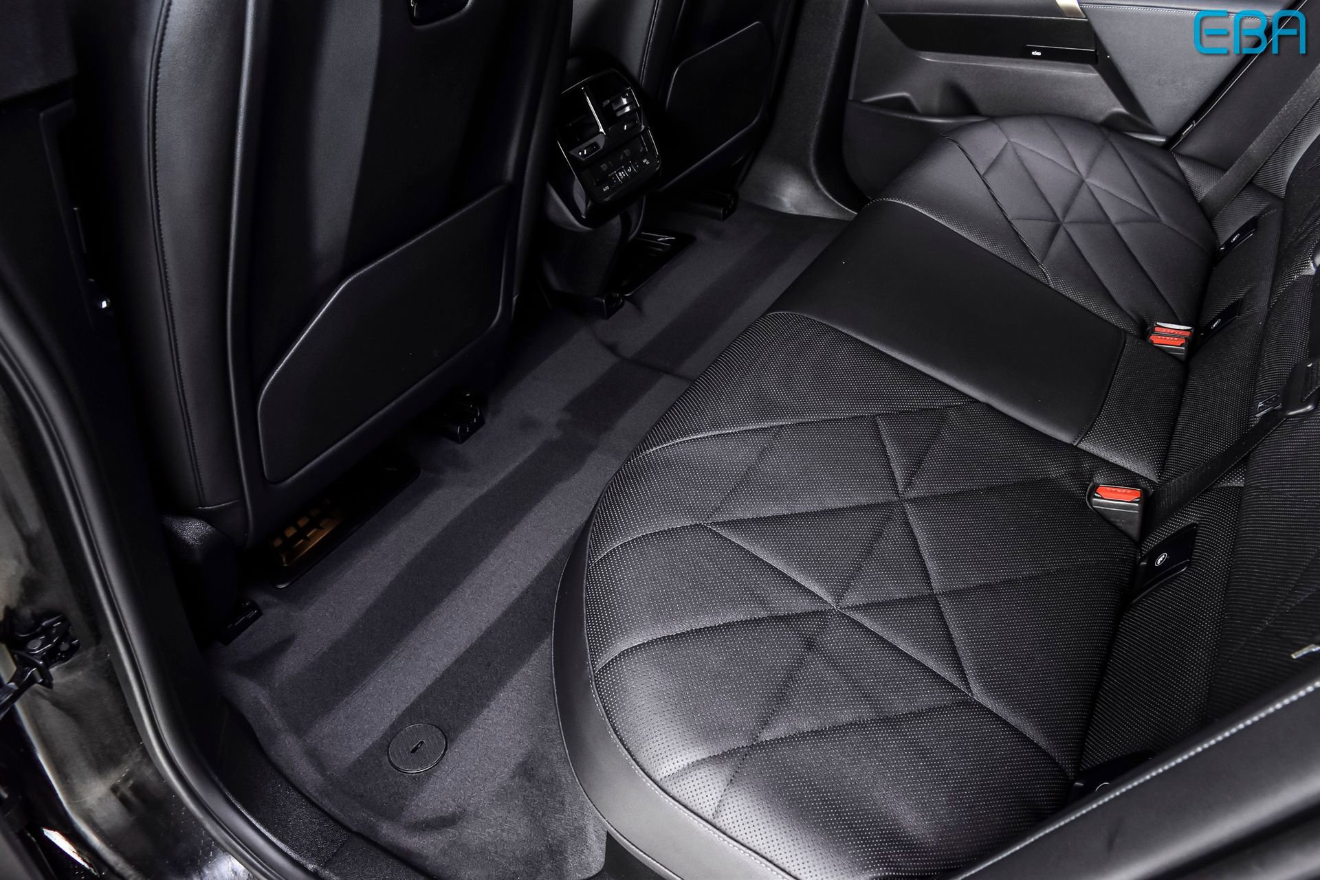 Used 2024 BMW iX xDrive50 w/ Sport Package image 17