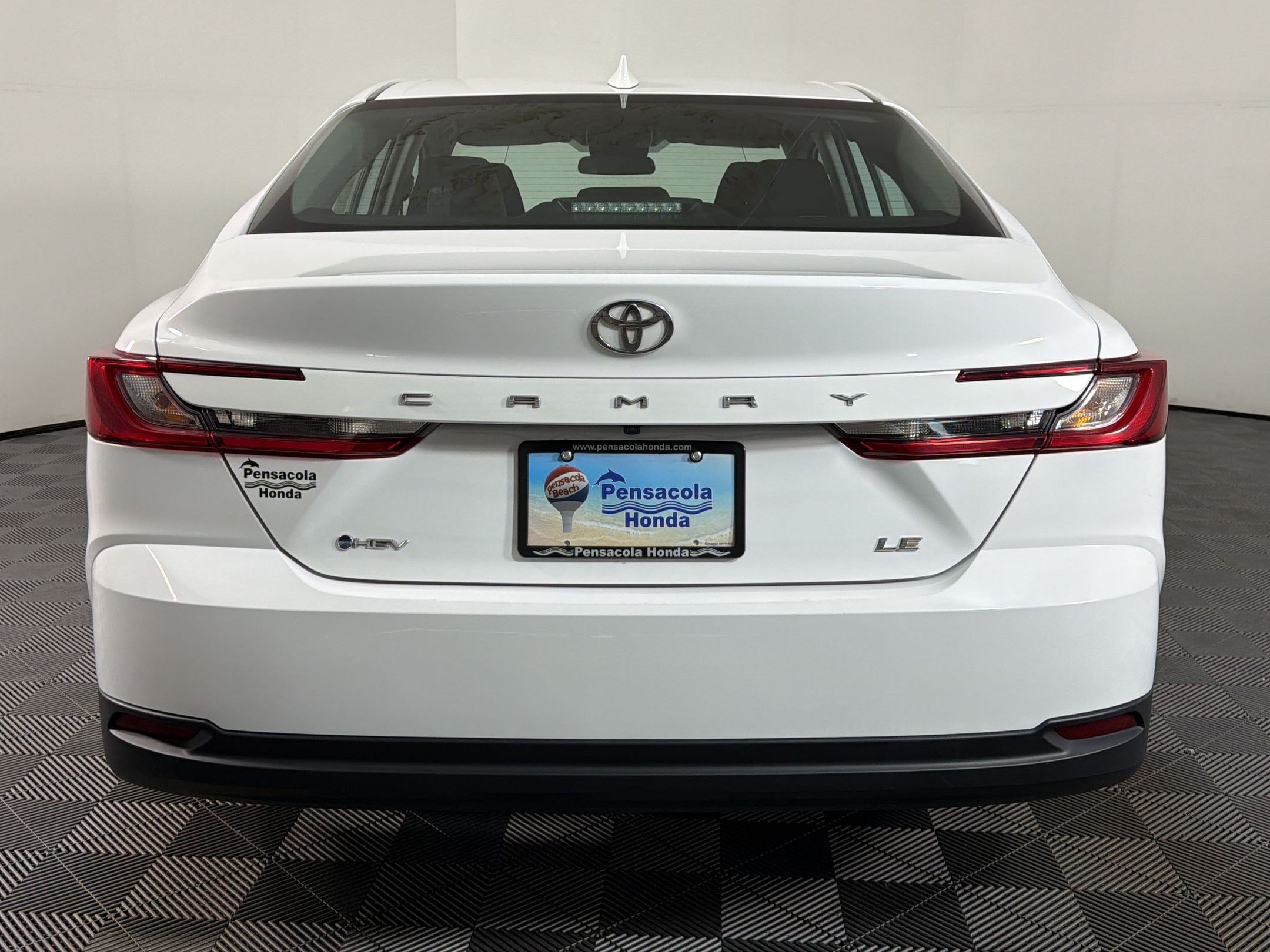 Used 2025 Toyota Camry LE FWD image 8