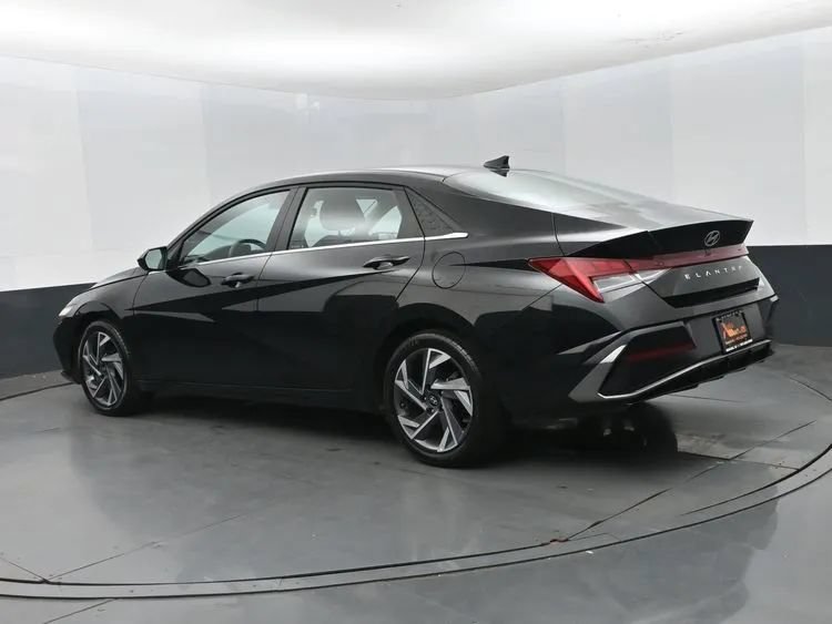 Used 2025 Hyundai Elantra SEL FWD image 7