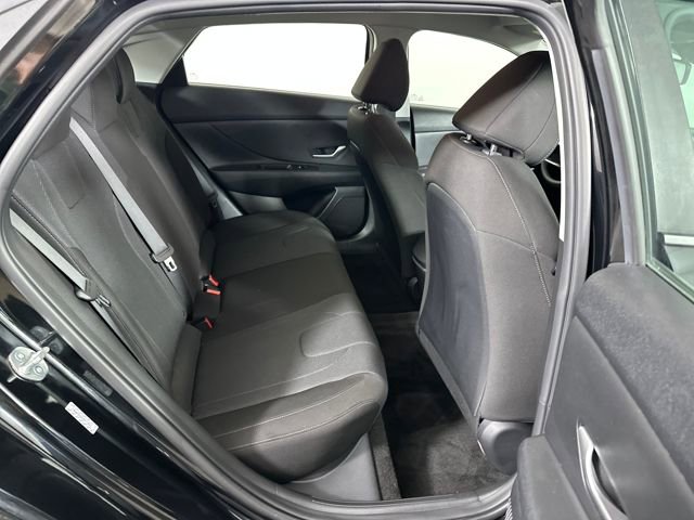 Used 2023 Hyundai Elantra SE image 27