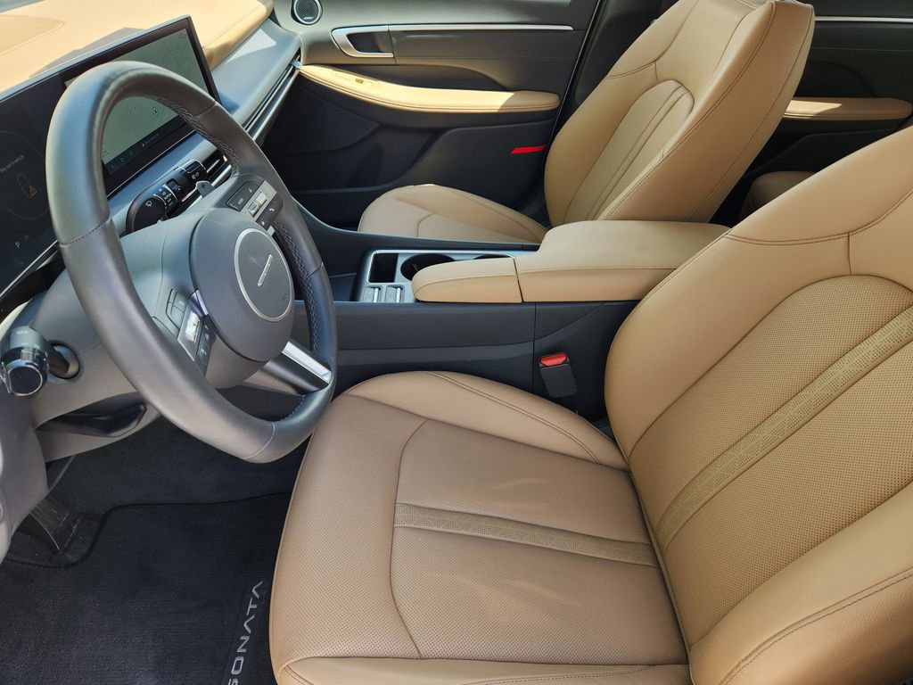 Certified 2025 Hyundai Sonata Limited FWD image 10