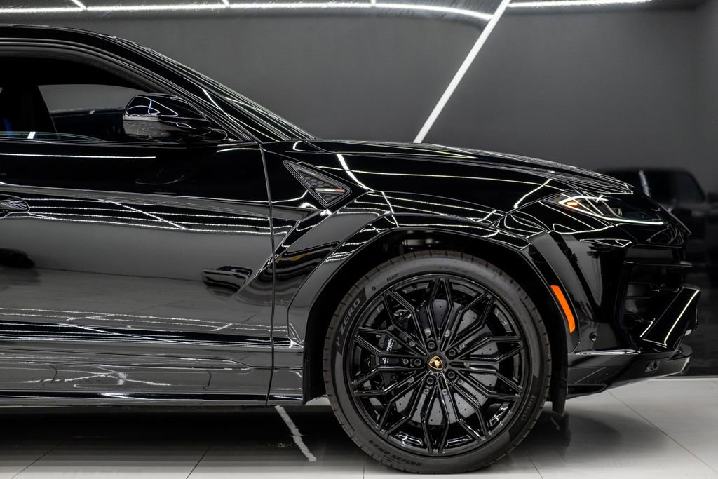 Used 2025 Lamborghini Urus SE image 5