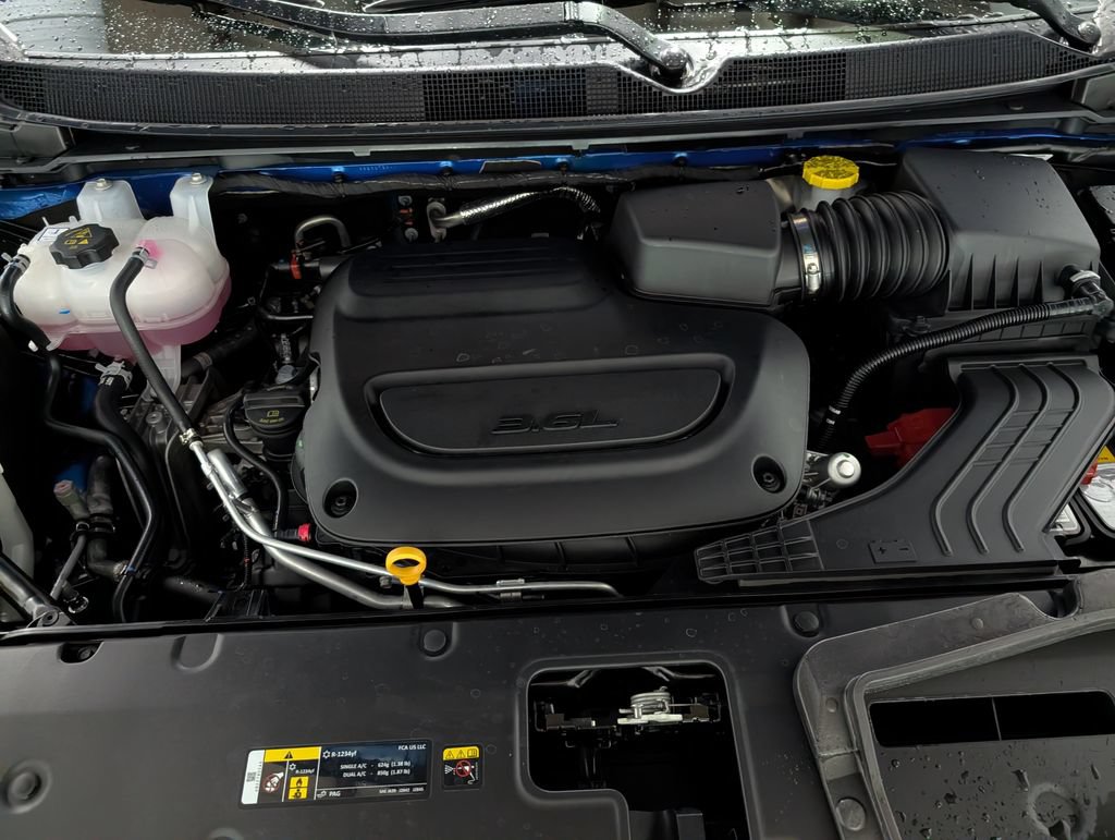 Used 2027 Chrysler Pacifica Select FWD image 28
