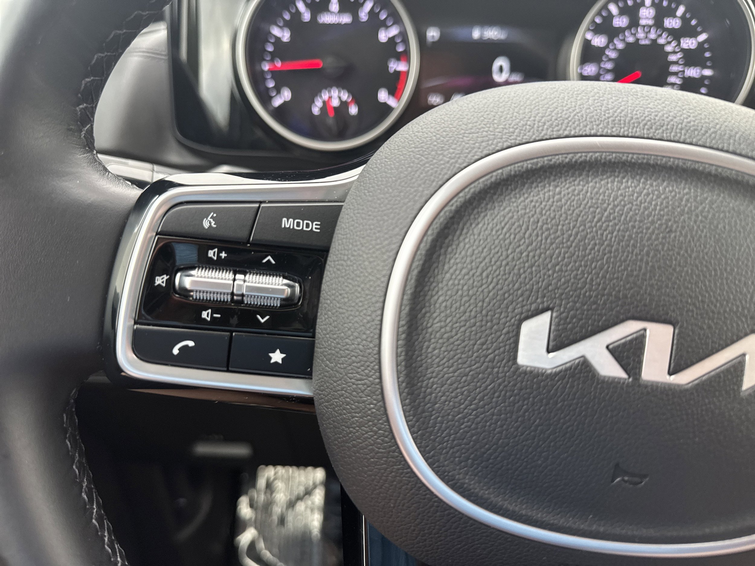Used 2022 Kia Carnival SX image 25
