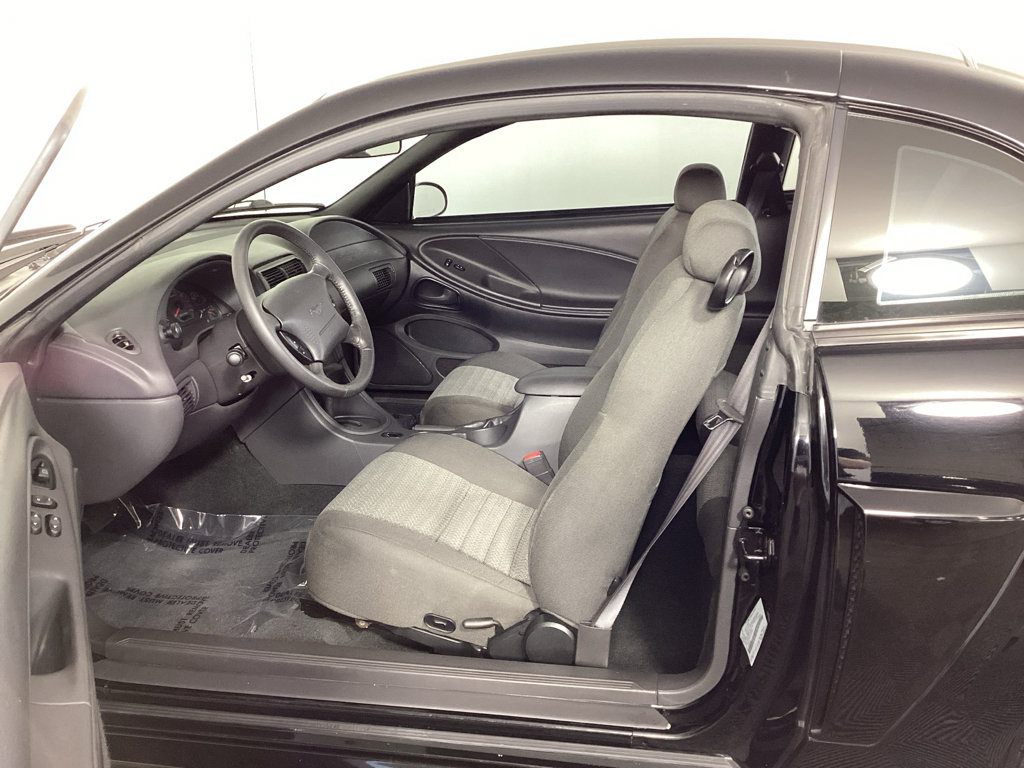 Used 2001 Ford Mustang GT RWD image 12