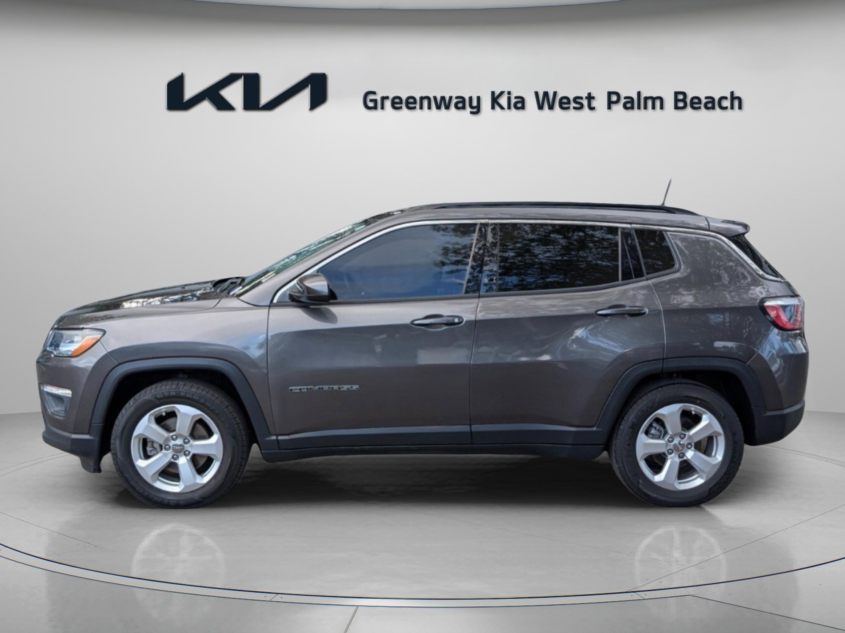 Used 2019 Jeep Compass Latitude image 9