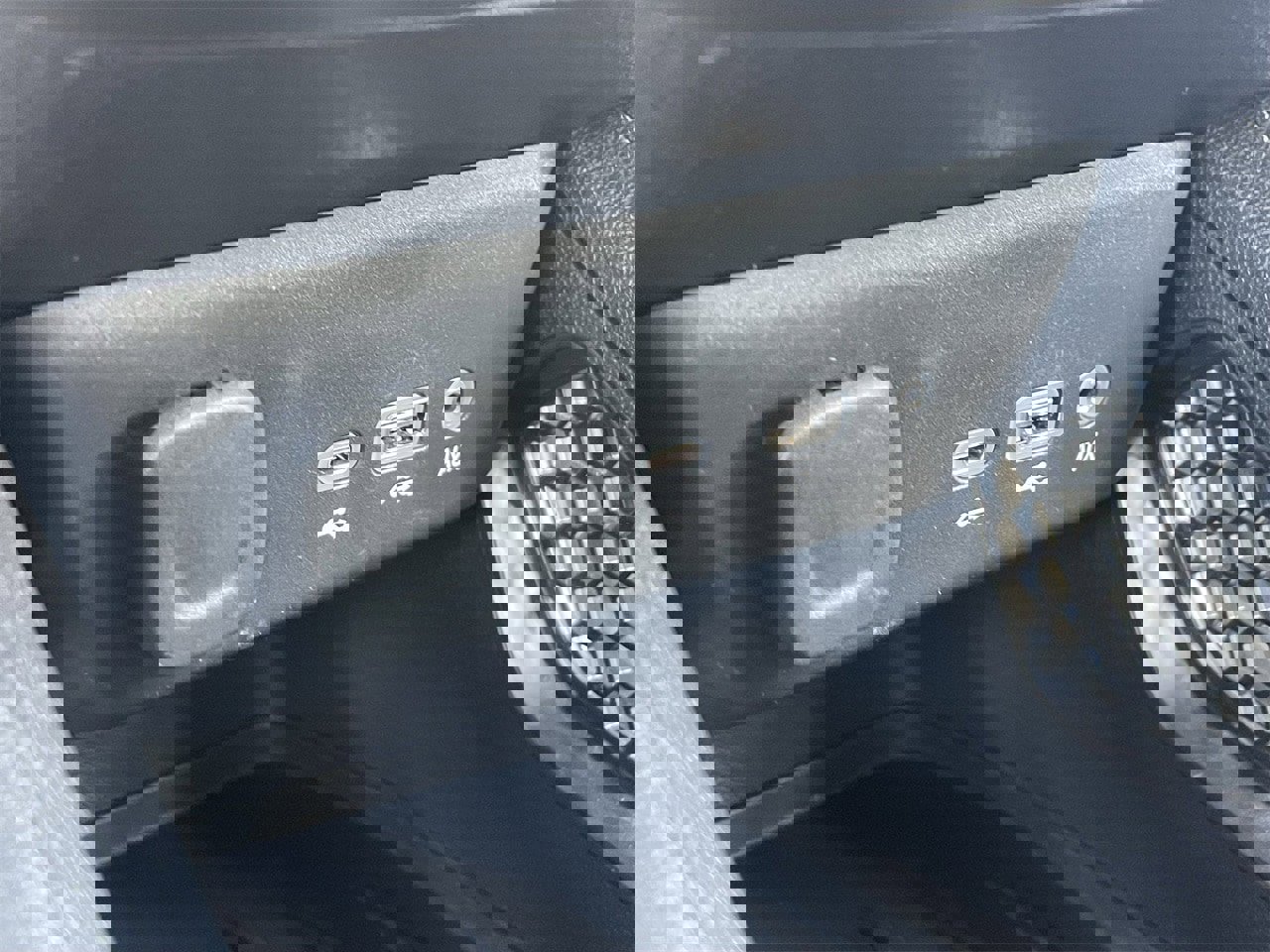 Used 2022 Chevrolet TrailBlazer LT w/ LPO, Blackout Package image 29