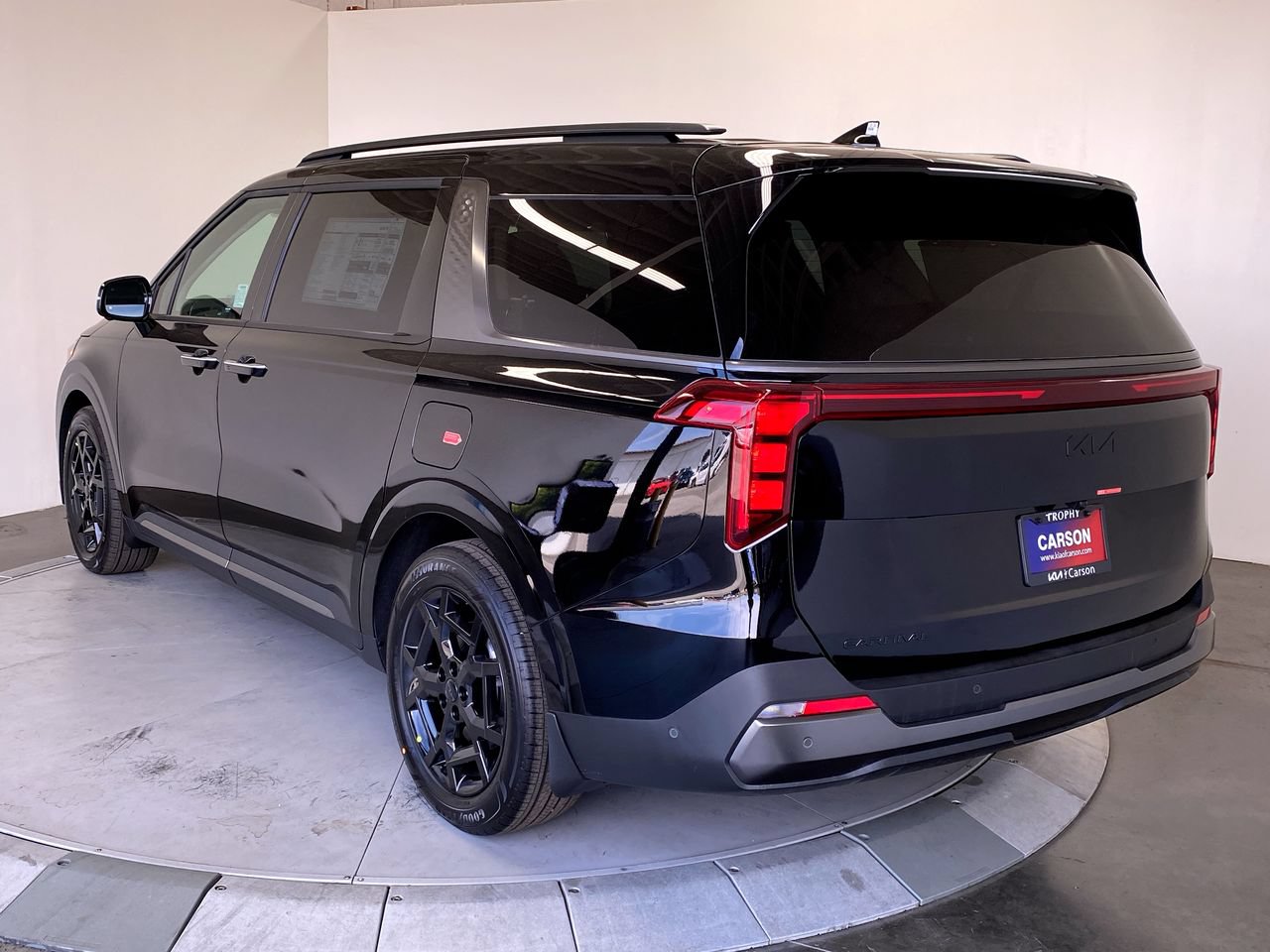 New 2027 Kia Carnival SX w/ Dark Edition Package FWD image 3