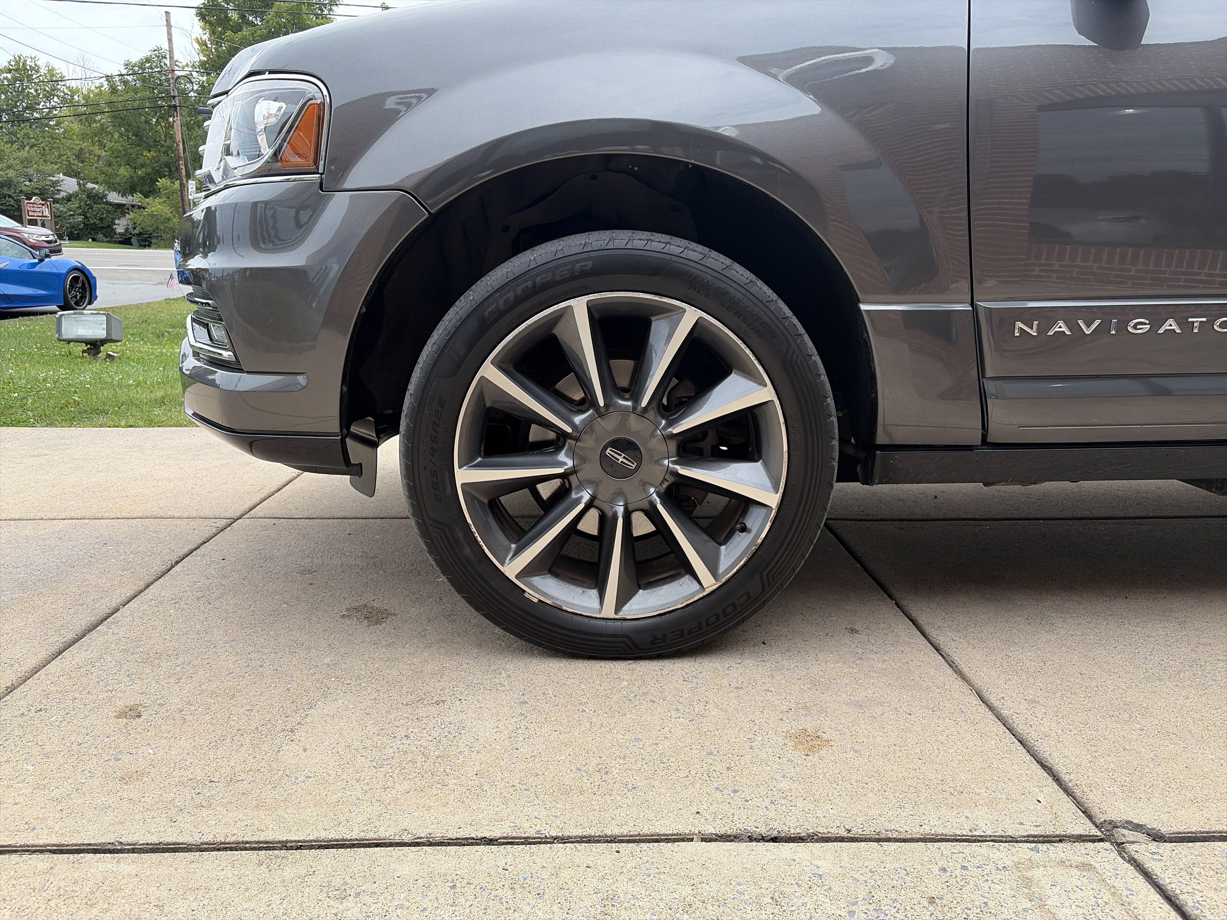 Used 2017 Lincoln Navigator L Reserve AWD/4WD image 2