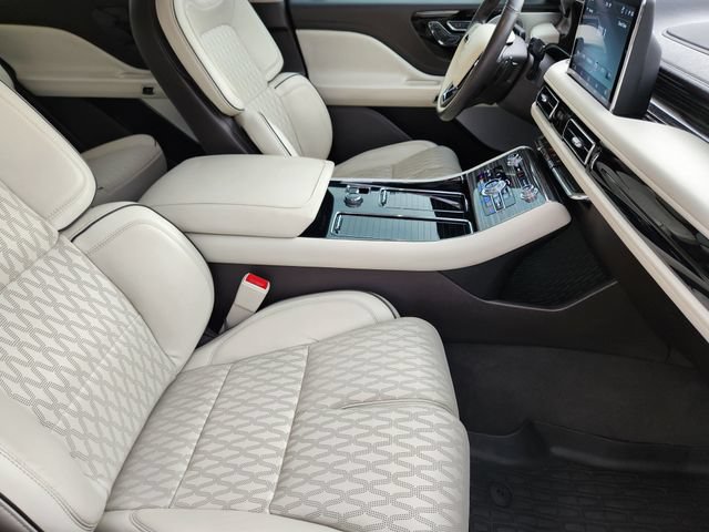 Used 2023 Lincoln Aviator Black Label Grand Touring w/ Class IV Trailer Tow Package AWD/4WD image 23
