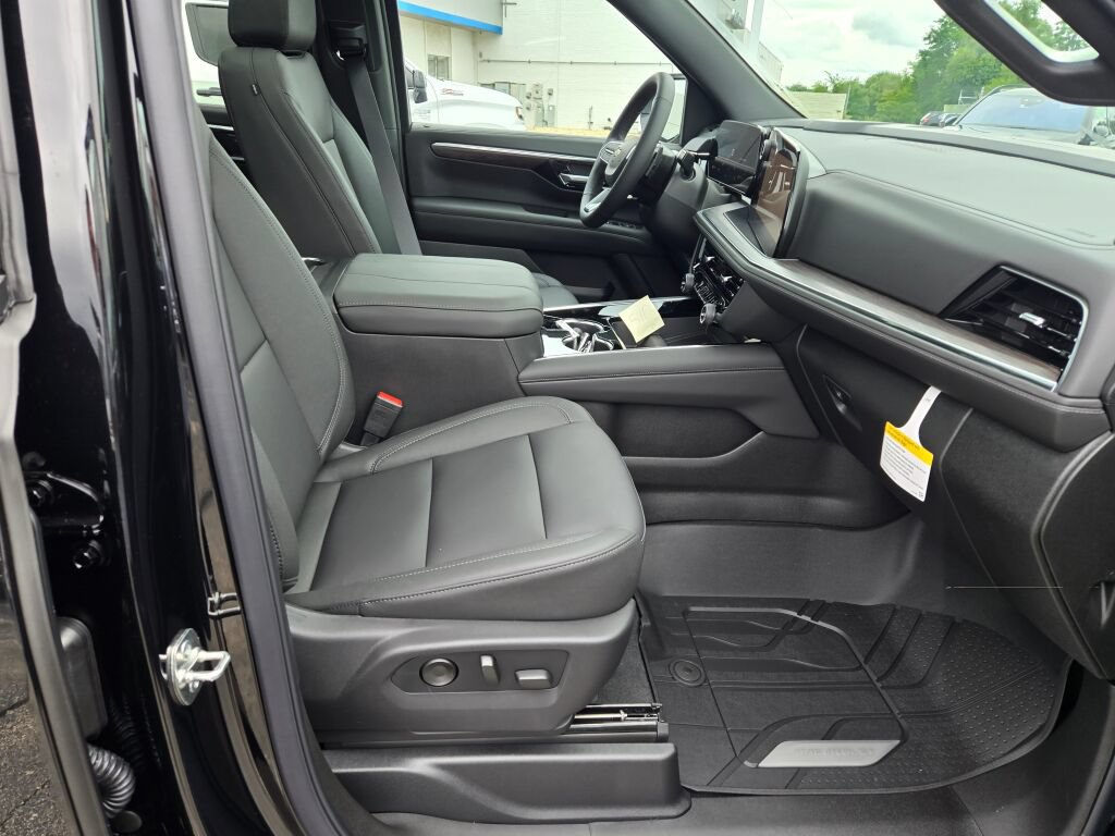 New 2026 Chevrolet Suburban LT w/ Comfort Package AWD/4WD image 4