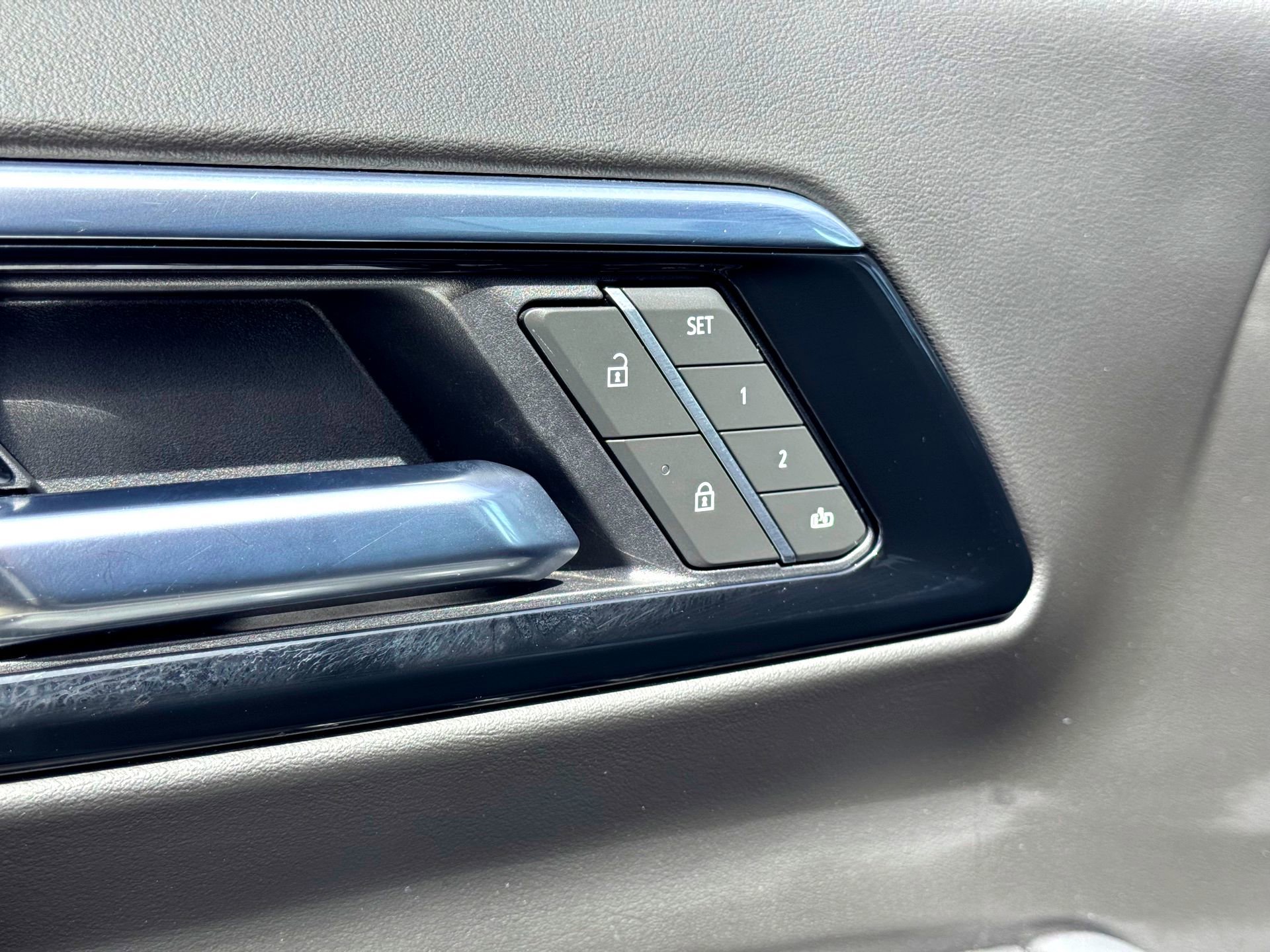 Used 2025 Chevrolet Tahoe Z71 image 15