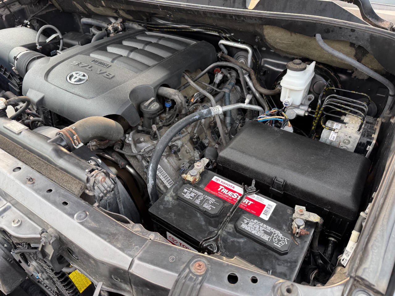 Used 2018 Toyota Sequoia Limited w/ Safety & Convenience Package AWD/4WD image 44
