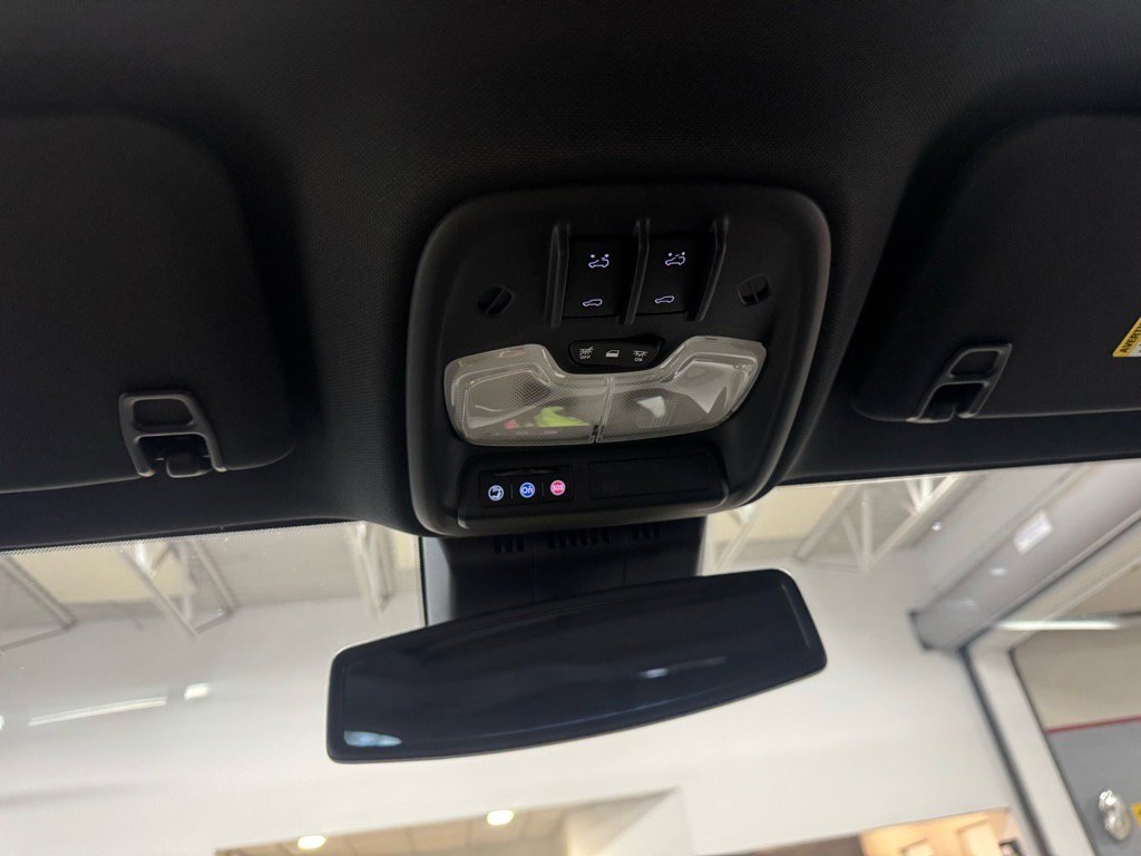 Used 2024 GMC Canyon AT4 w/ Technology Package image 20