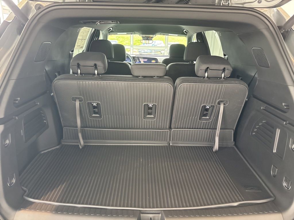 New 2026 Chevrolet Traverse LT w/ Driver Confidence Package AWD/4WD image 16