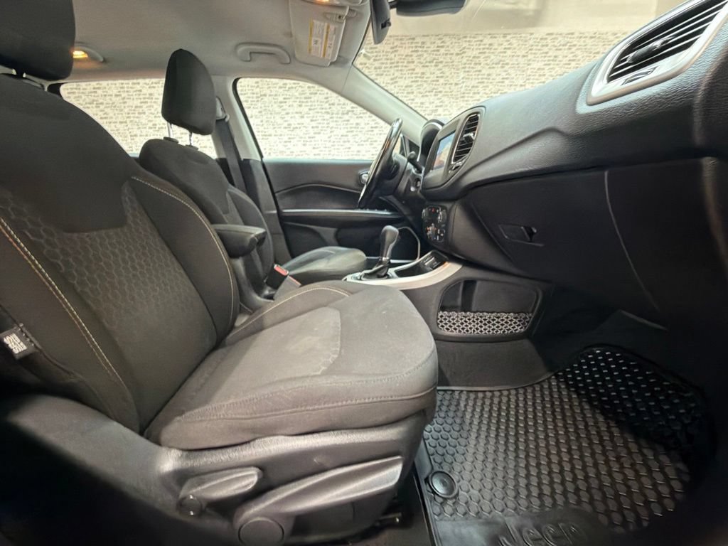 Used 2020 Jeep Compass Sport w/ Cold Weather Group FWD image 12