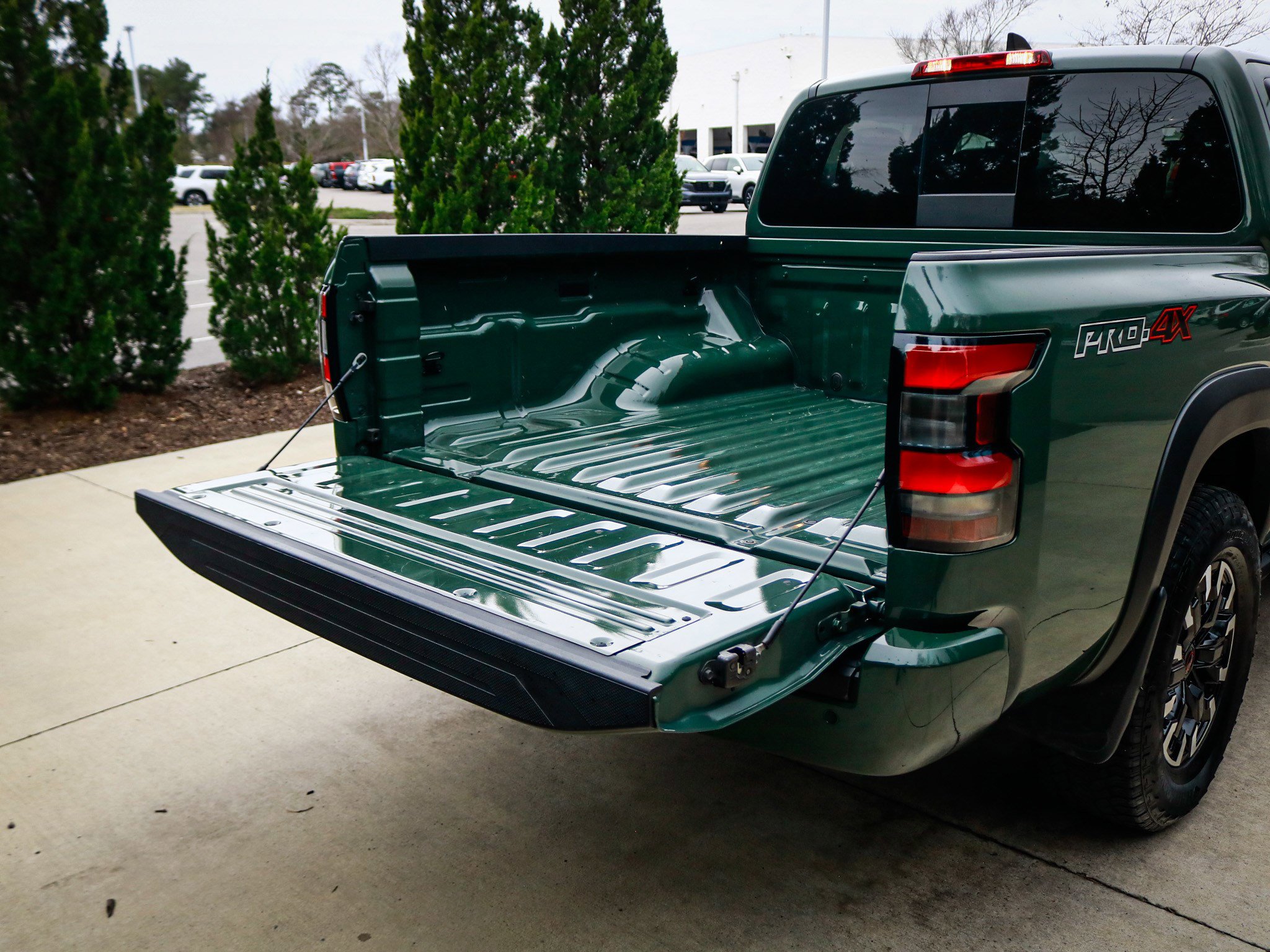 Used 2023 Nissan Frontier PRO-4X w/ Technology Package AWD/4WD image 31