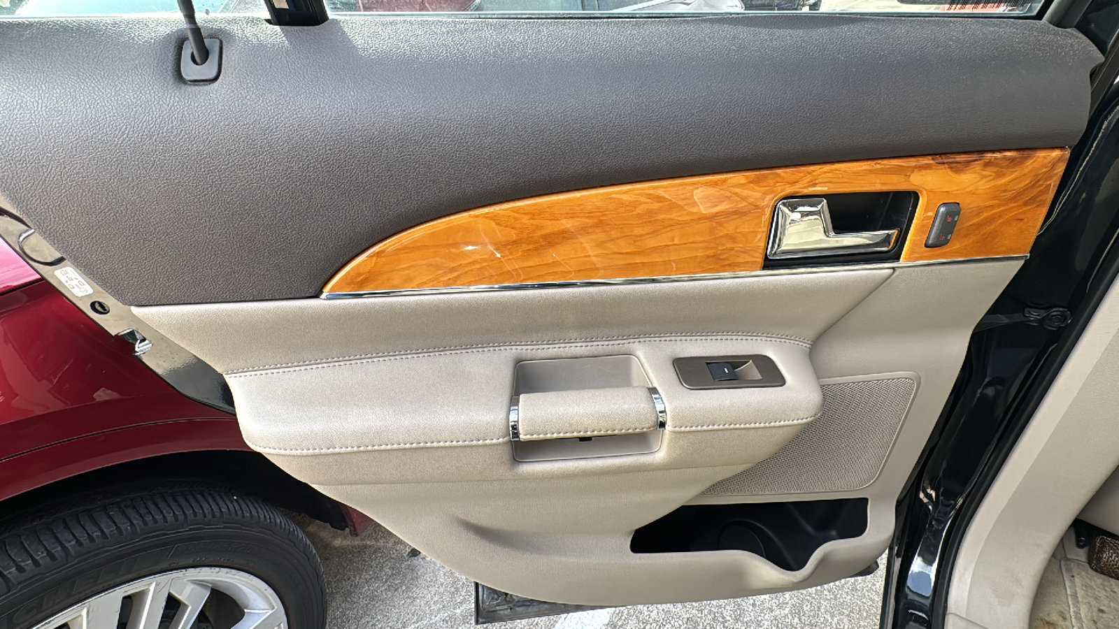 Used 2013 Lincoln MKX FWD image 11