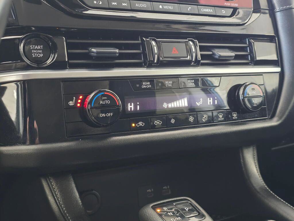 Used 2025 Nissan Pathfinder SV image 32