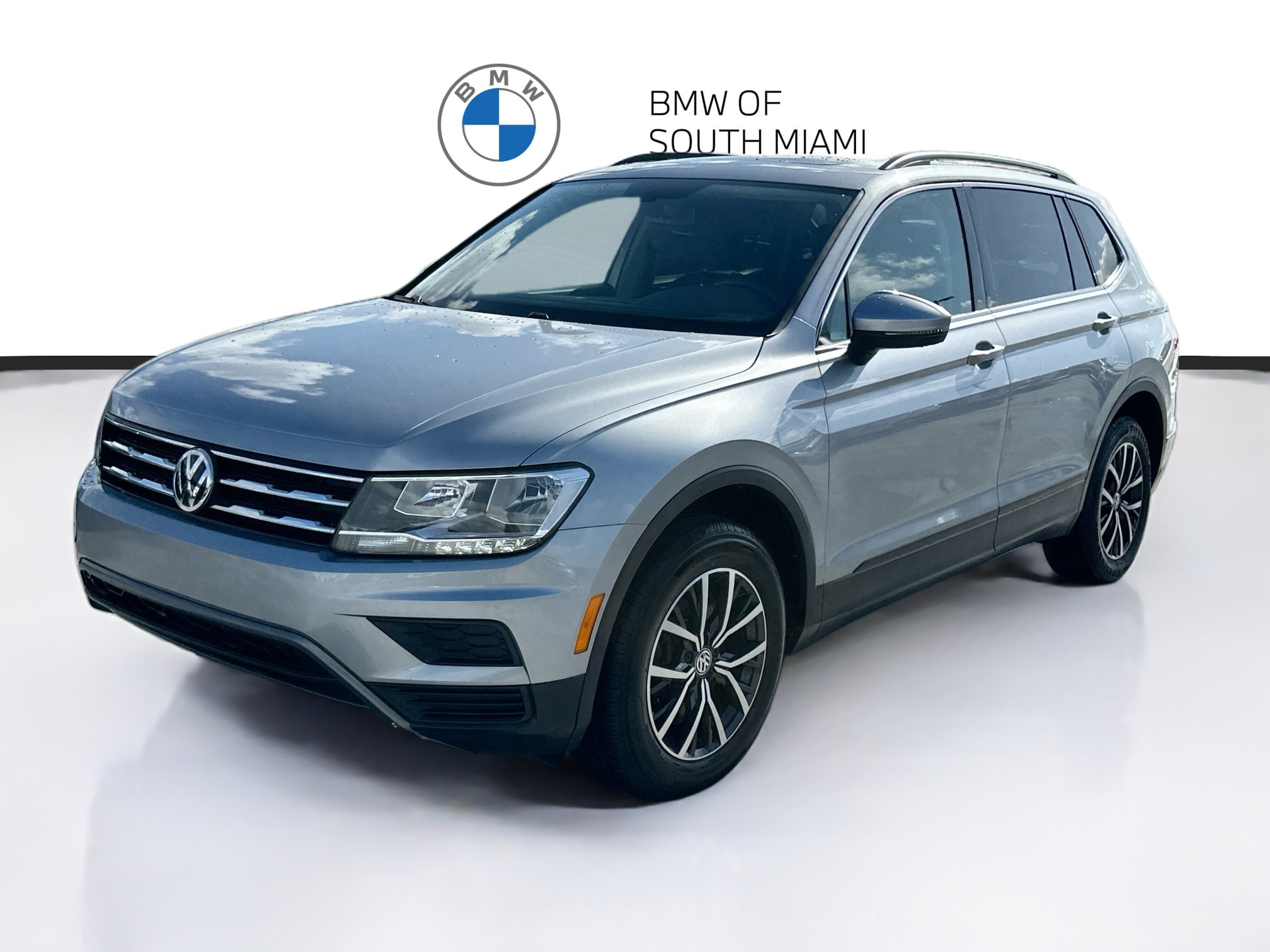 Used 2019 Volkswagen Tiguan SE w/ Panoramic Sunroof Package FWD image 3