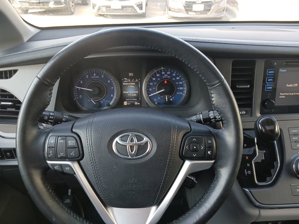 Used 2015 Toyota Sienna XLE Premium image 3