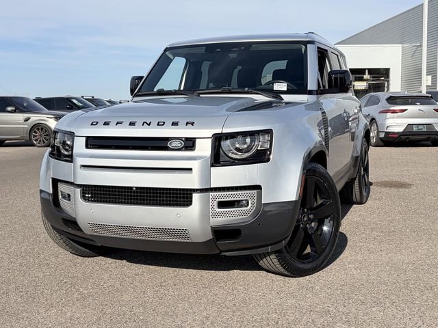 Used 2023 Land Rover Defender 110 SE image 3