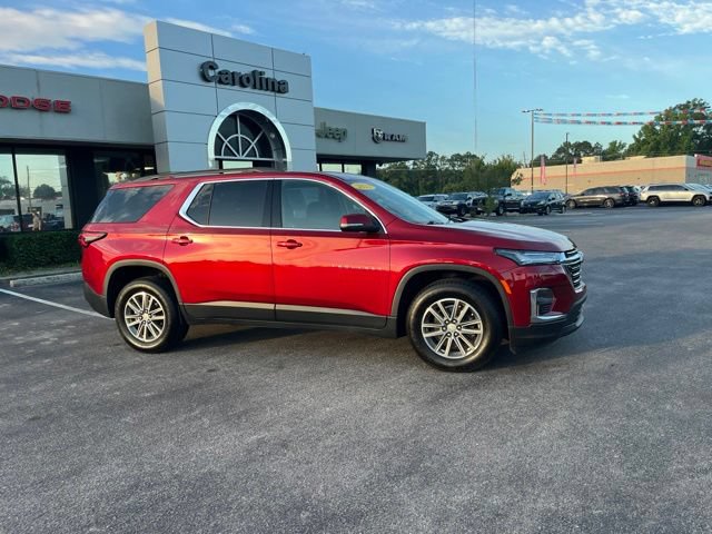 Used 2023 Chevrolet Traverse LT FWD image 2