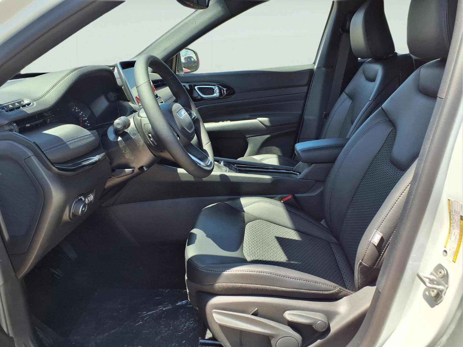 New 2026 Jeep Compass Latitude image 10