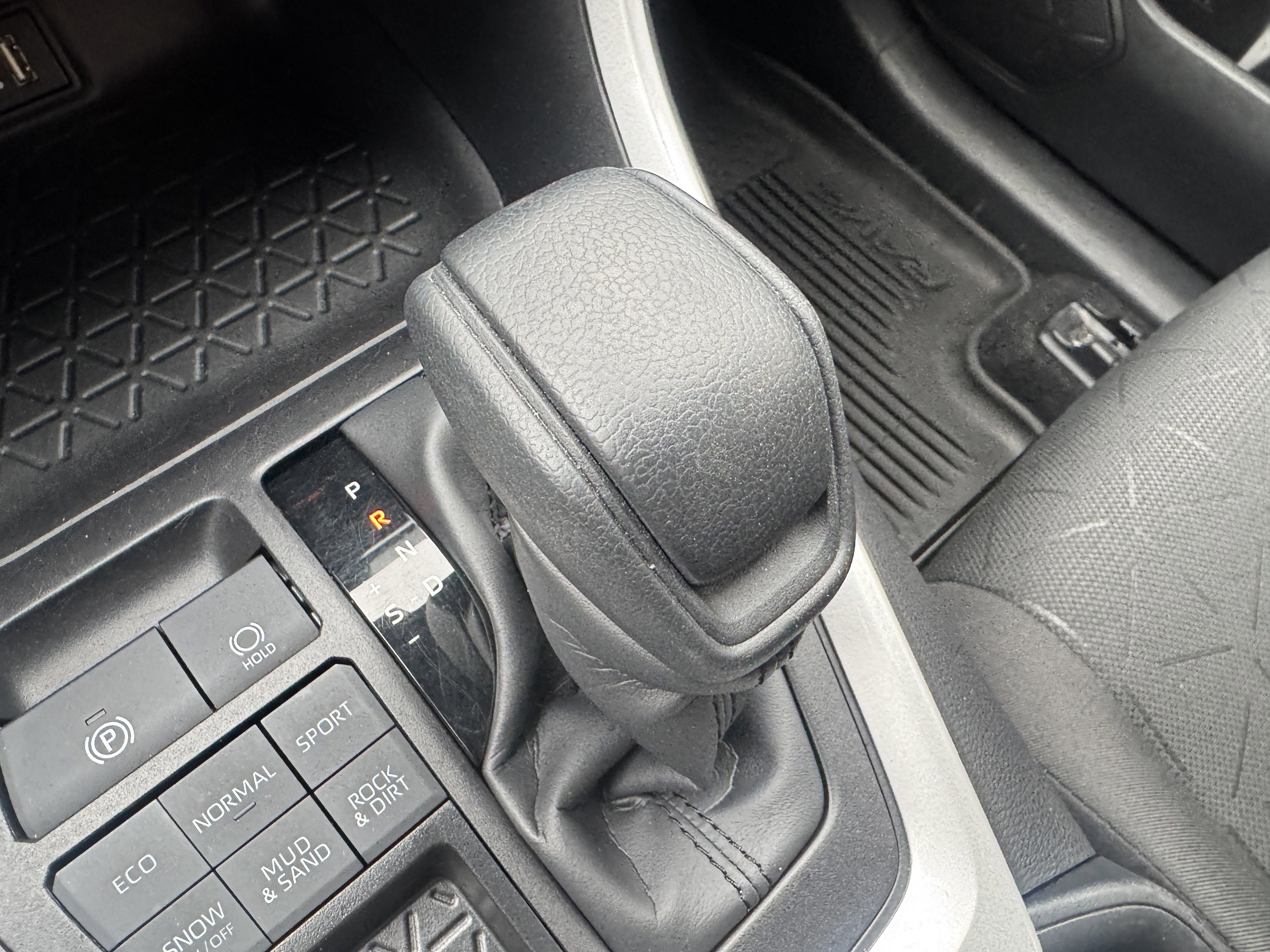 Used 2024 Toyota RAV4 XLE w/ Convenience Package AWD/4WD image 29