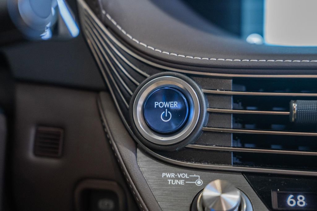 Used 2019 Lexus LS 500h w/ Luxury Package image 28