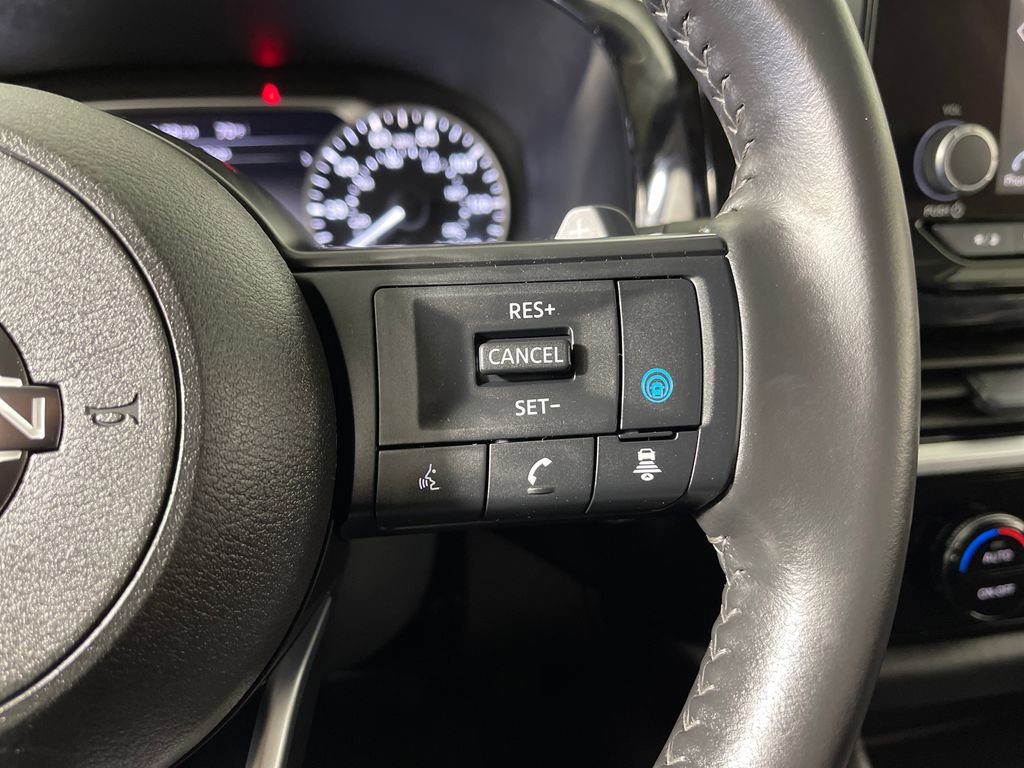 Used 2025 Nissan Pathfinder SV FWD image 27