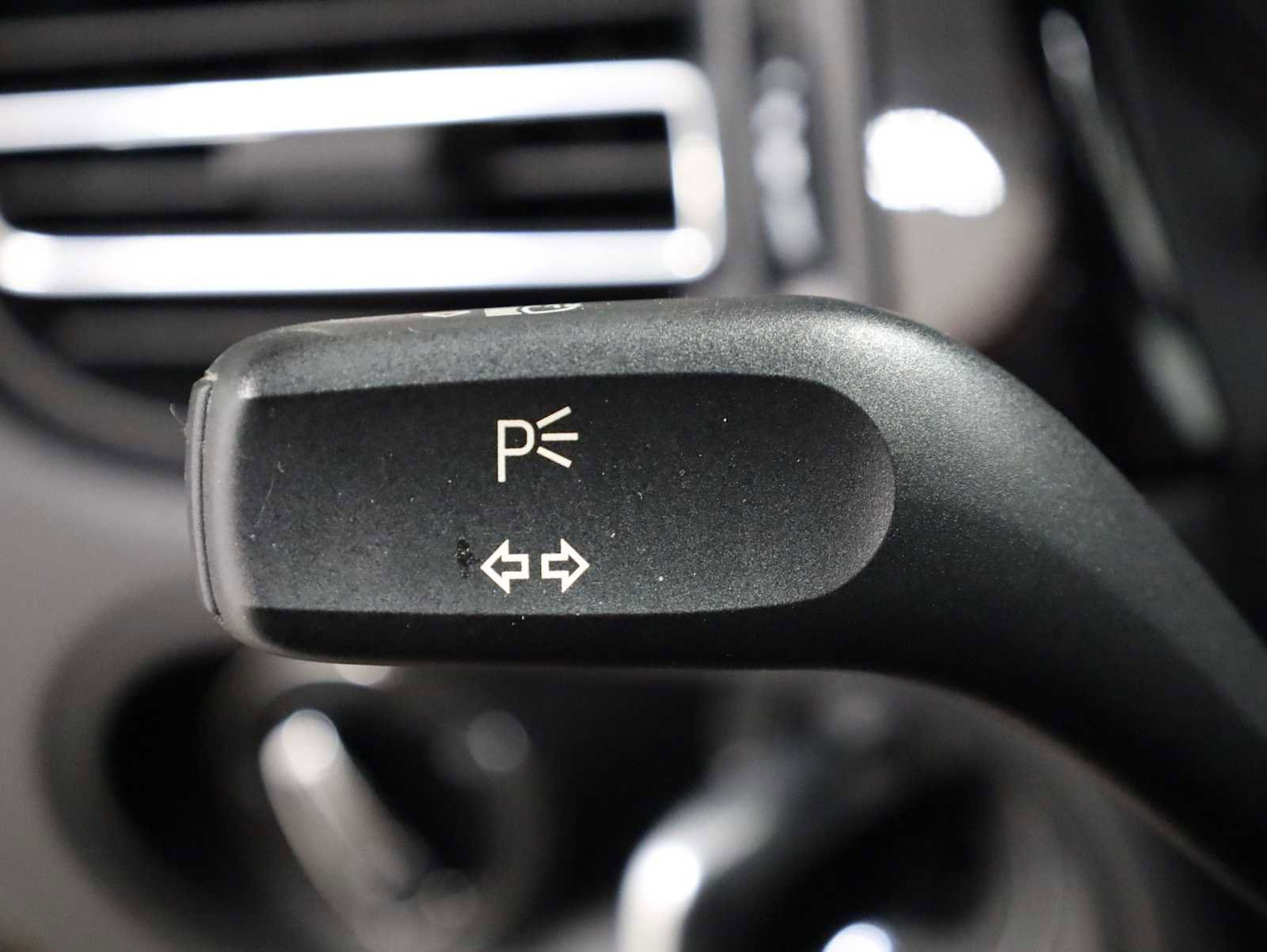 Certified 2022 Porsche Macan AWD/4WD image 31