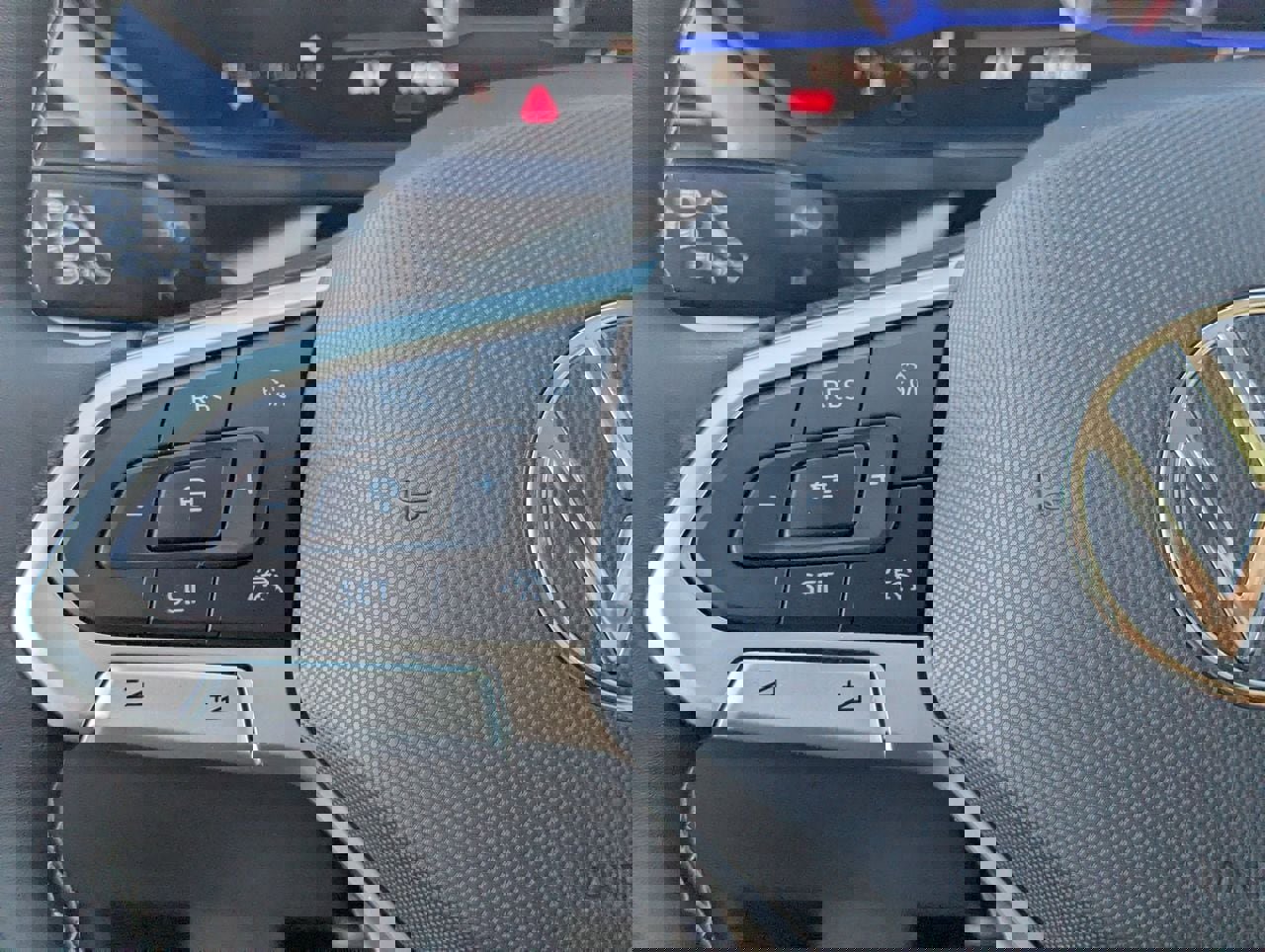 Used 2024 Volkswagen Taos SE w/ Panoramic Sunroof Package FWD image 30