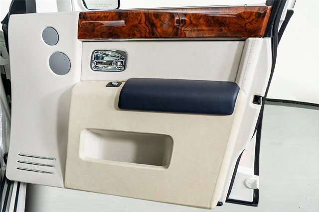 Used 2016 Rolls-Royce Phantom Sedan image 37