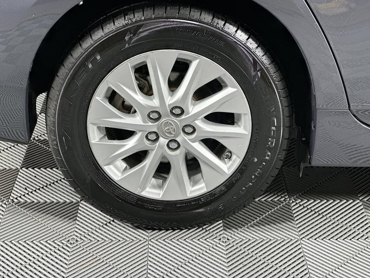 Used 2015 Toyota Prius Prime Plug-In Hybrid image 21