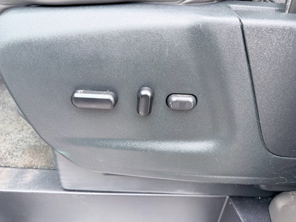 Used 2022 Ford Transit 150 Low Roof AWD image 32
