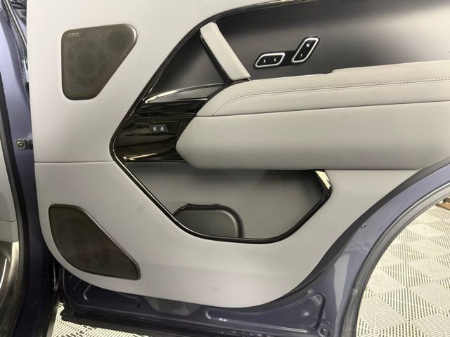 Used 2023 Land Rover Range Rover SV image 31