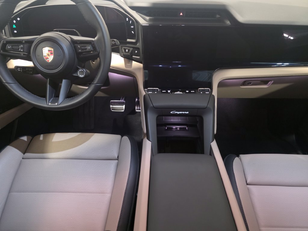 Certified 2026 Porsche Cayenne Electric AWD/4WD image 21
