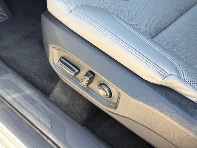 Used 2023 Toyota Tundra Limited w/ Power Package AWD/4WD image 18
