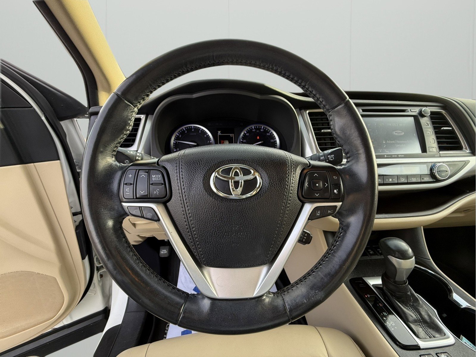 Used 2018 Toyota Highlander XLE image 15