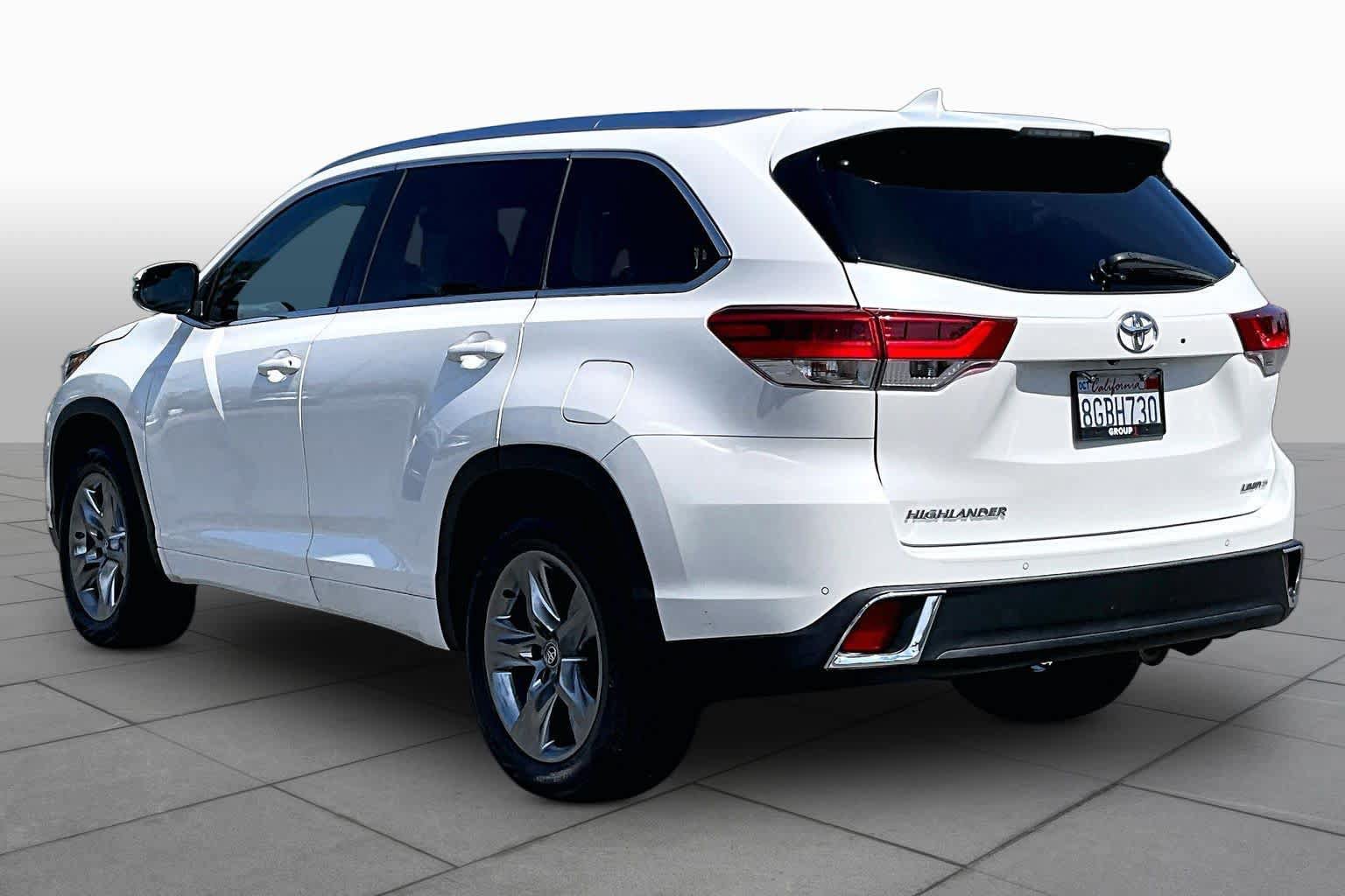Used 2019 Toyota Highlander Limited Platinum FWD image 11