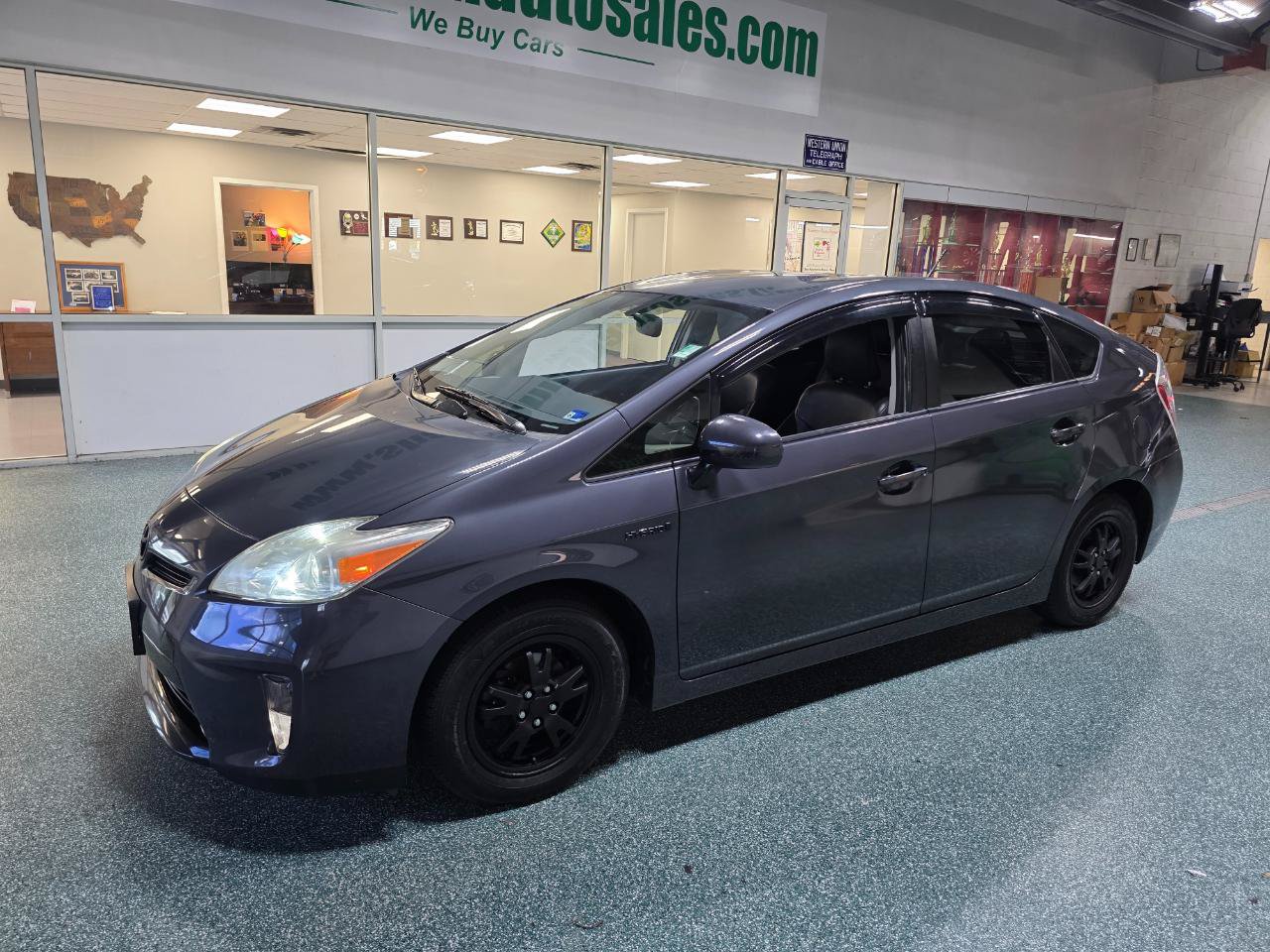 Used 2012 Toyota Prius Four FWD image 2