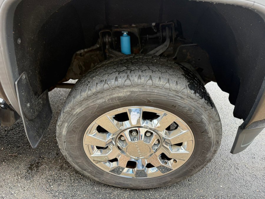 Used 2017 GMC Sierra 2500 Denali w/ Duramax Plus Package AWD/4WD image 10