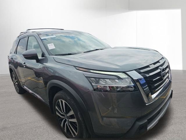 Used 2024 Nissan Pathfinder Platinum w/ Cargo Package image 6