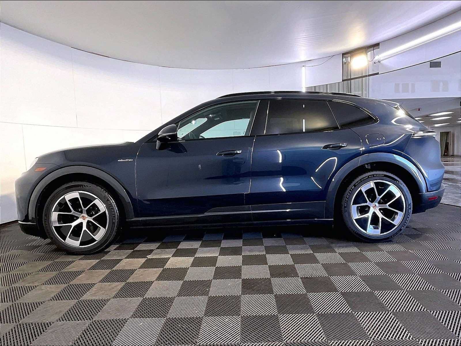 New 2026 Porsche Cayenne Electric AWD/4WD image 2