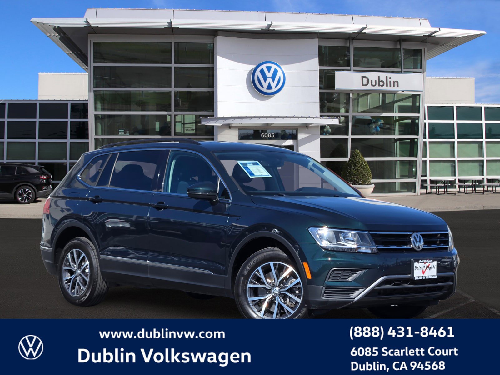 Used 2018 Volkswagen Tiguan SE w/ 3rd Row Seat Package AWD/4WD image 1