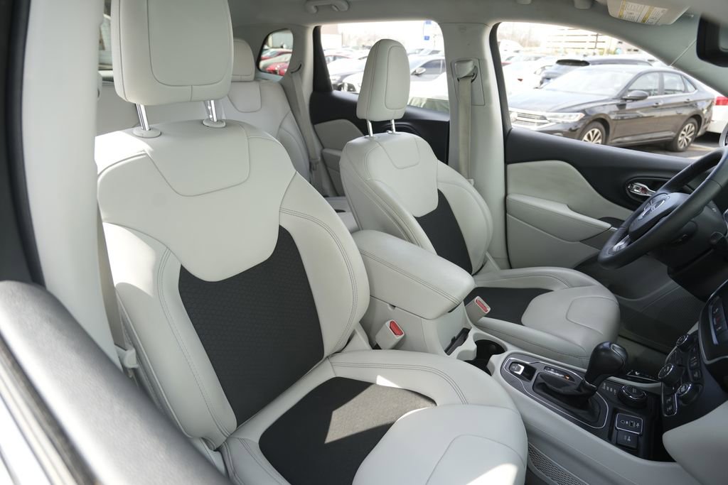 Used 2021 Jeep Cherokee Latitude Plus image 26