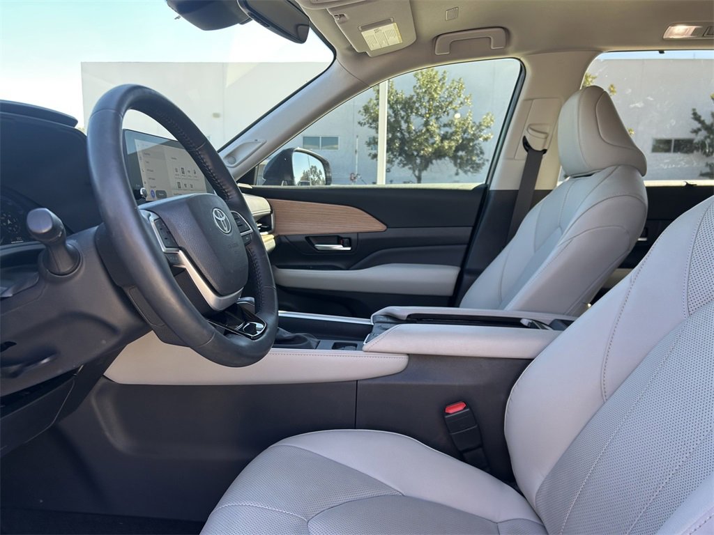 Used 2024 Toyota Grand Highlander Limited image 14