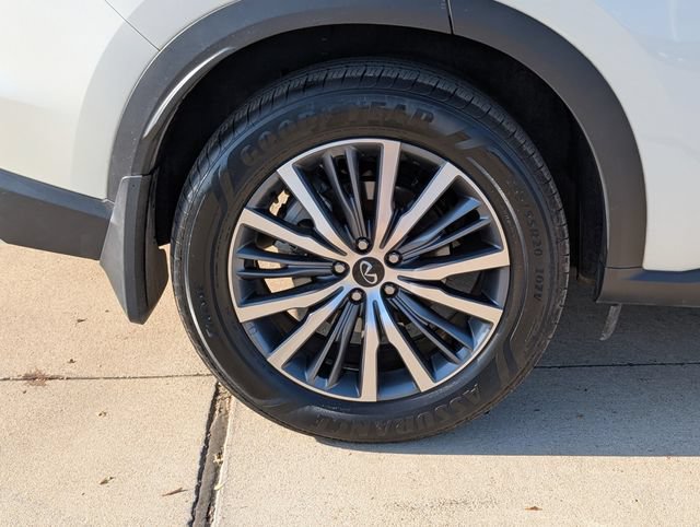 Used 2023 INFINITI QX60 Sensory w/ Vision Package FWD image 3